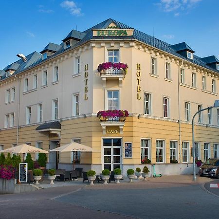 Hotel Europa Poprad Bagian luar foto