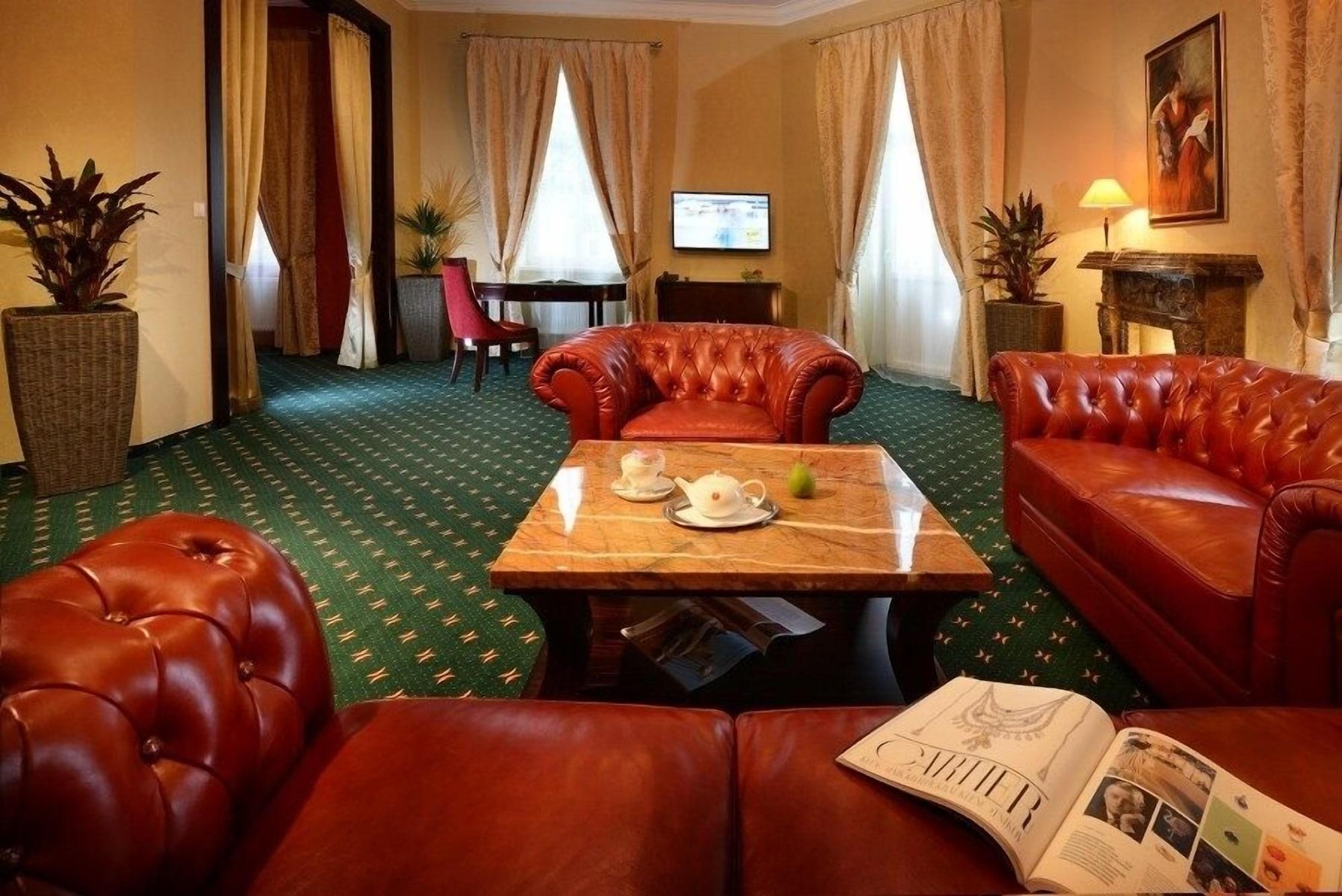 Hotel Europa Poprad Bagian luar foto
