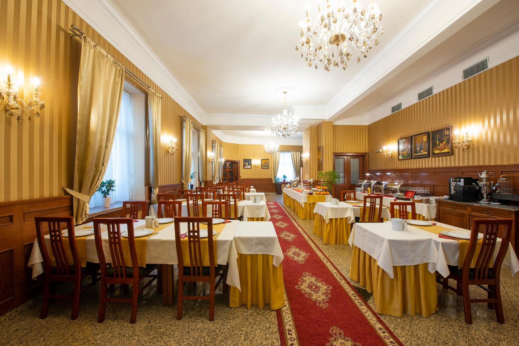 Hotel Europa Poprad Bagian luar foto