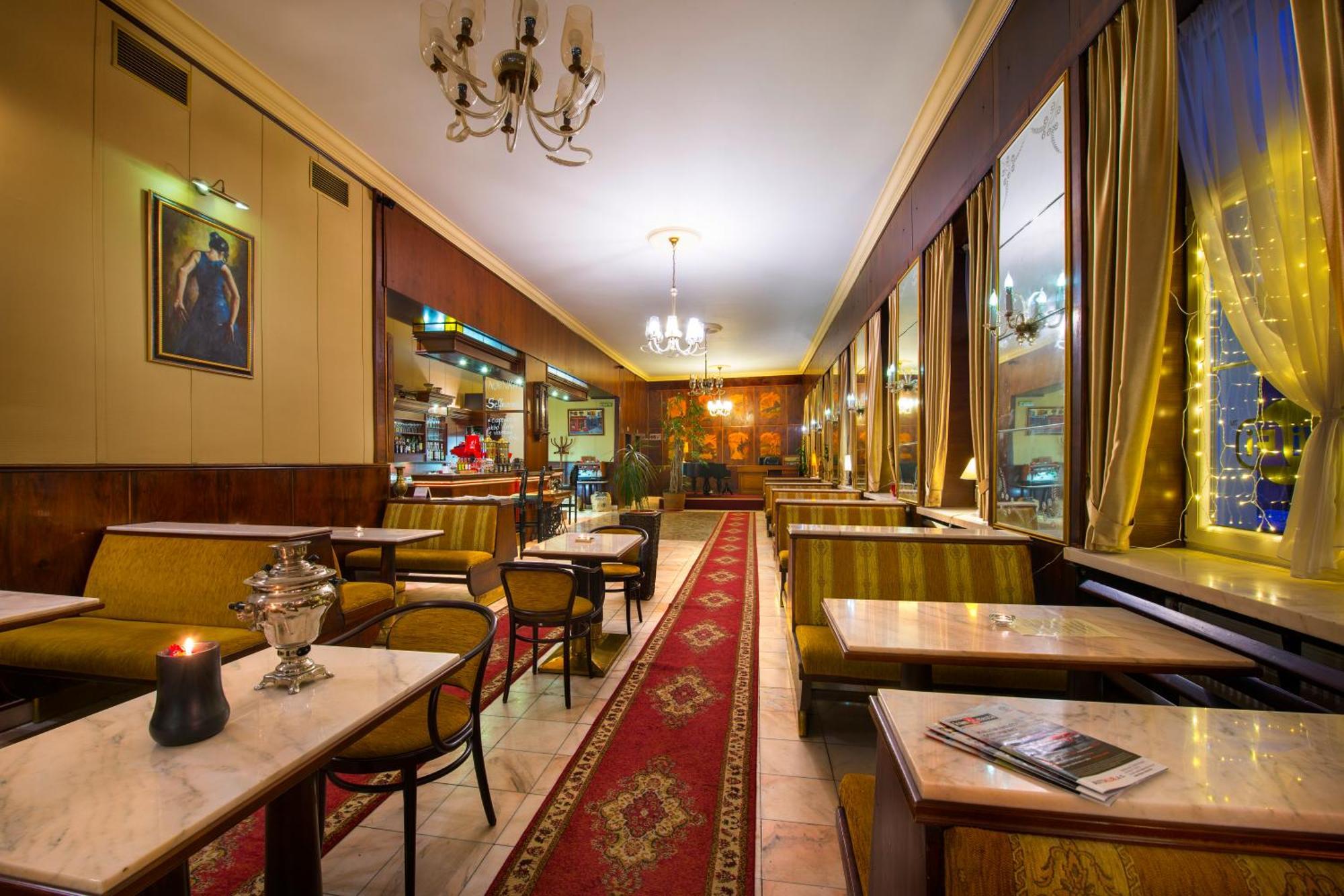 Hotel Europa Poprad Bagian luar foto