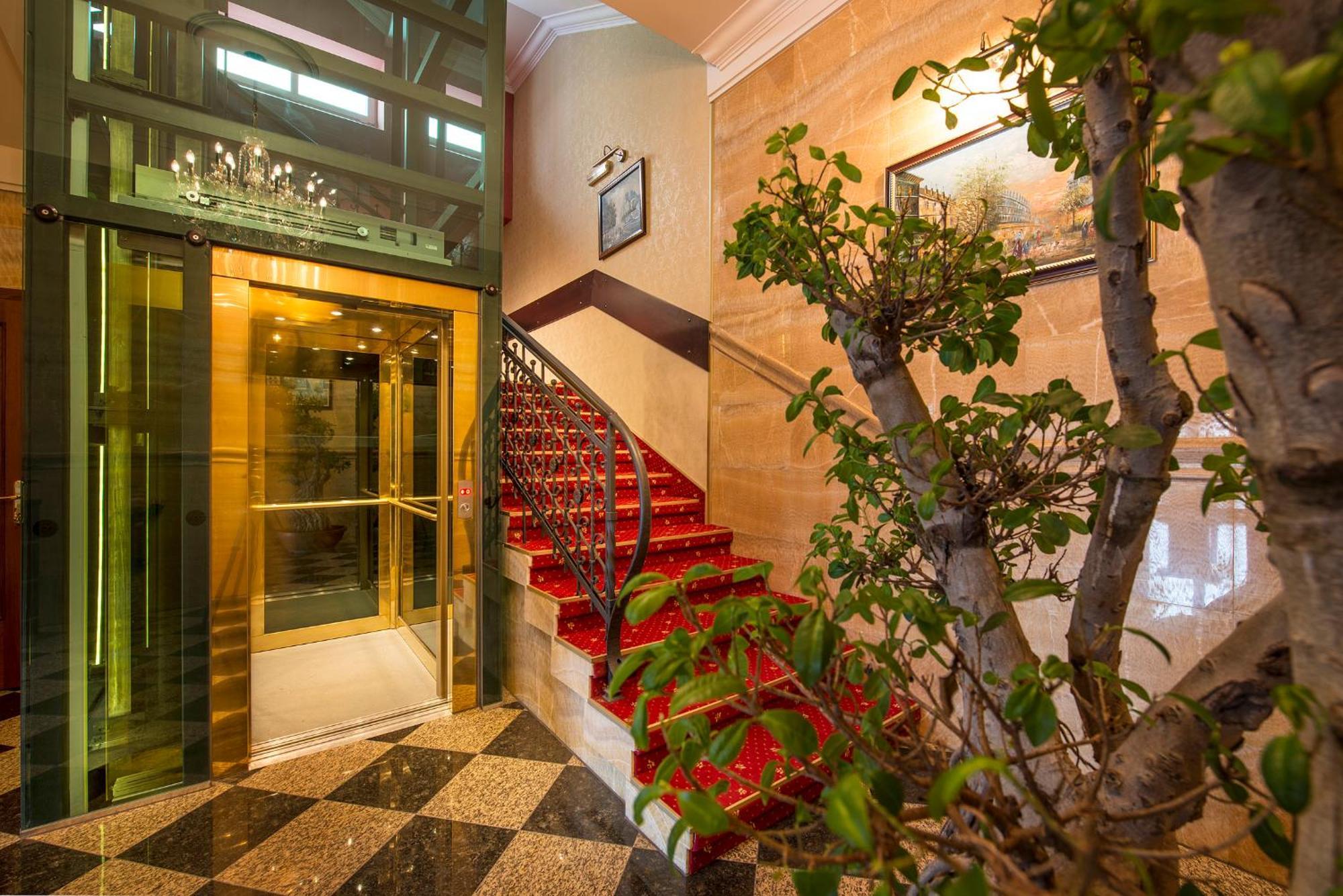 Hotel Europa Poprad Bagian luar foto
