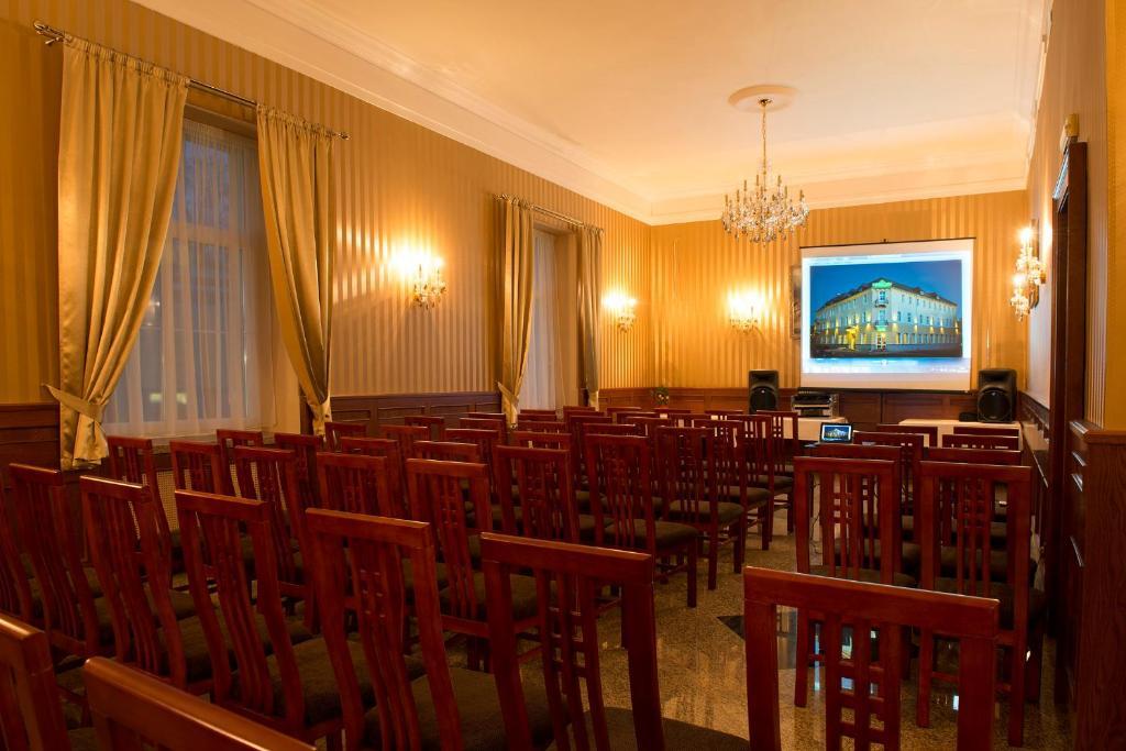 Hotel Europa Poprad Bagian luar foto