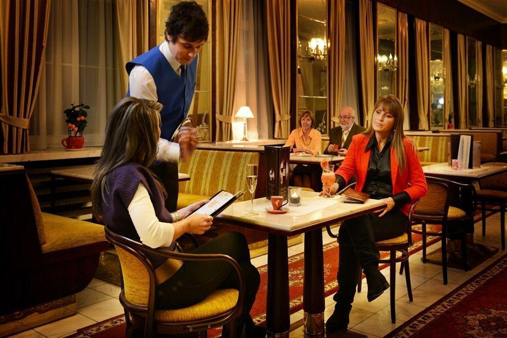 Hotel Europa Poprad Bagian luar foto